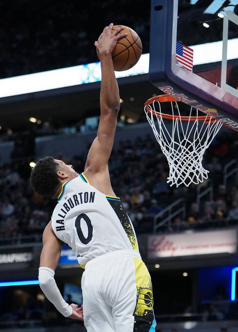 包含印第安纳步行者训练开放日，加时末段防线松动引欢呼，CBA常规赛在即，球探报告显示潜力的词条