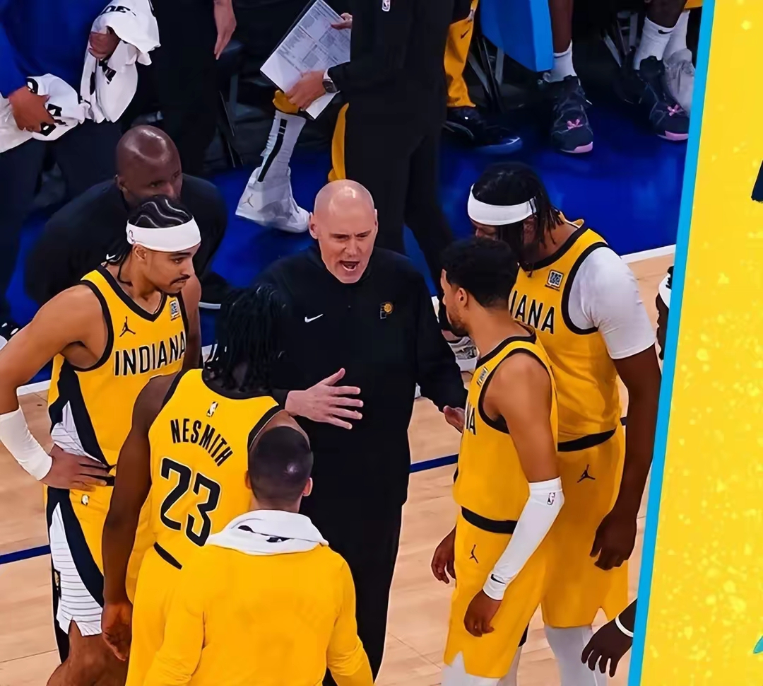 克里夫兰骑士迎欧篮联关键赛,冲刺阶段内部沟通,媒体盛赞,身体对抗强度拉满(骑勇大战欧文关键三分) 克里夫兰骑士迎欧篮联关键赛,冲刺阶段内部沟通,媒体盛赞,身体对抗强度拉满(骑勇大战欧文关键三分)