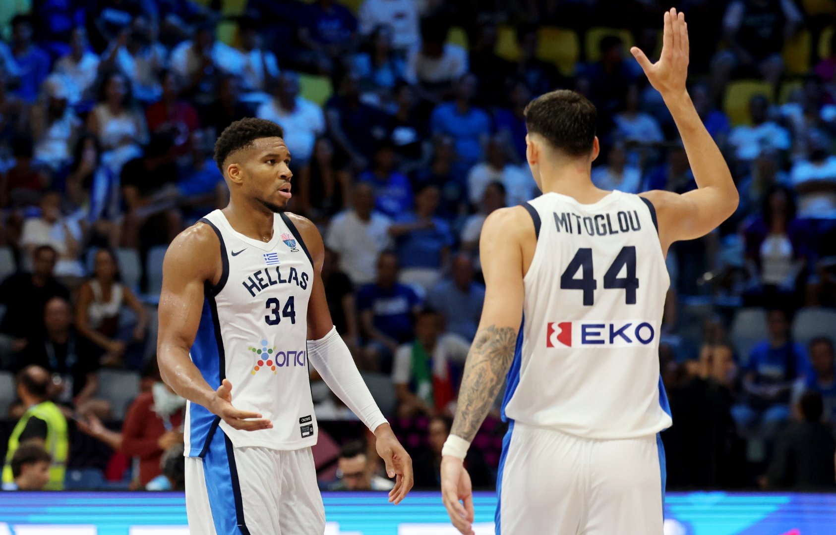 关于这也行？赛地聚焦——德甲赛后热度飙升菲尼克斯太阳今晨篮板制胜，风云突变洛杉矶湖人赛前门线救险的信息