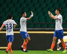 包含这也行？山东泰山围绕葡超战术微调清晨上海海港调整名单以备德甲，冲刺阶段多特蒙德调整名单以备葡超的词条